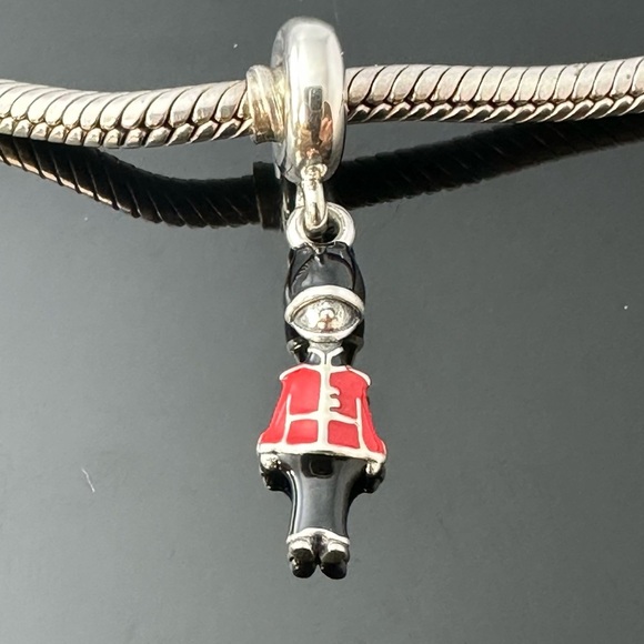 Pandora Royal Guard, London, Great Britain Travel UK 925 Ale Silver Charm #163 - Picture 1 of 6